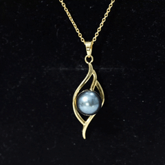 7.5 Carat Solitaire Black Pearl Leaf Pendant Necklace