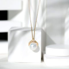 11 Carat White Pearl Solitaire Necklace with Diamond