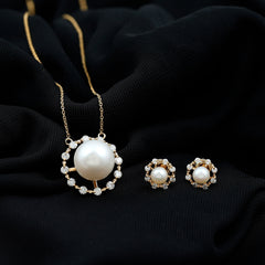 14 Carat Freshwater Pearl Halo Necklace and Earrings Set with Certificate