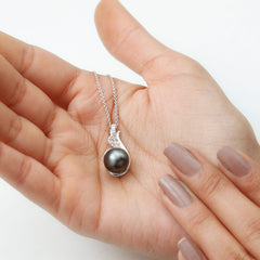 Elegant Black Tahitian Pearl Designer Pendant with Diamond