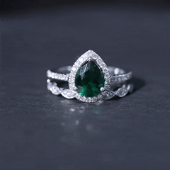 2.25 CT Lab Grown Emerald Teardrop Ring Set with Natural Diamond