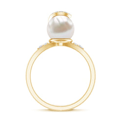 Elegant Freshwater Pearl Solitaire Ring with Diamond Trio