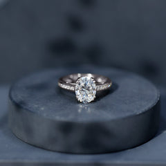 Lab Grown Diamond Timeless Engagement Ring With Side Stones