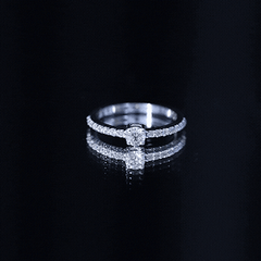 Round Diamond Solitaire Ring with Side Stones