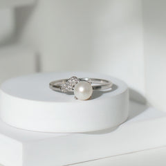 Classic Freshwater Pearl Solitaire Ring with Diamond Leaf