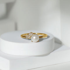 Classic Freshwater Pearl Solitaire Ring with Diamond Leaf