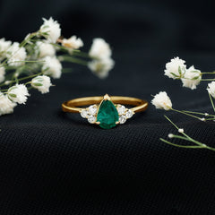 5X7mm AAA Quality Pear Shape Emerald Solitaire Engagement Ring with Diamond Trio