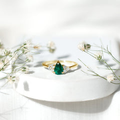 5X7mm AAA Quality Pear Shape Emerald Solitaire Engagement Ring with Diamond Trio