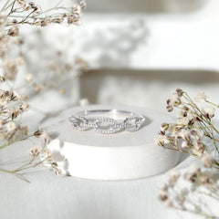 Minimal Cubic Zirconia Chain Link Ring