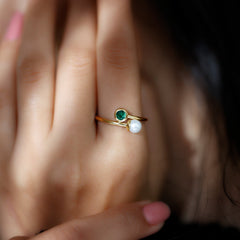 2 CT Freshwater Pearl Solitaire with Created Emerald Wedding Ring