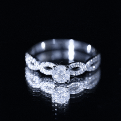 1 CT Round Shape Moissanite Crossover Infinity Ring
