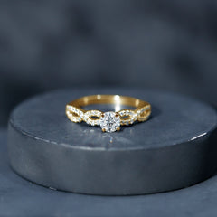 1 CT Round Shape Moissanite Crossover Infinity Ring