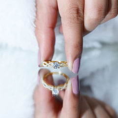 1 CT Round Shape Moissanite Crossover Infinity Ring