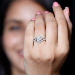 Round Diamond Vintage Ring in illusion Setting