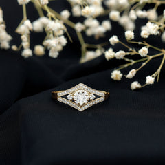 Round Diamond Vintage Ring in illusion Setting
